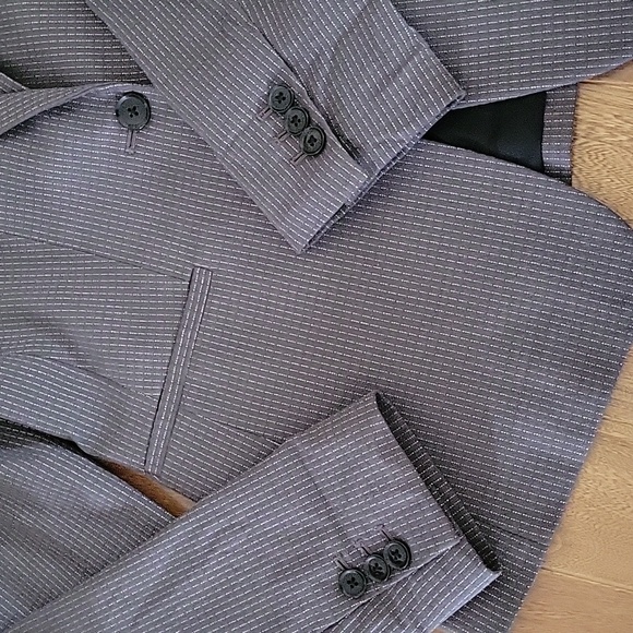 Banana Republic Long and Lean Blazer in Gray Metallic Pin Stripe 2 - Picture 4 of 9